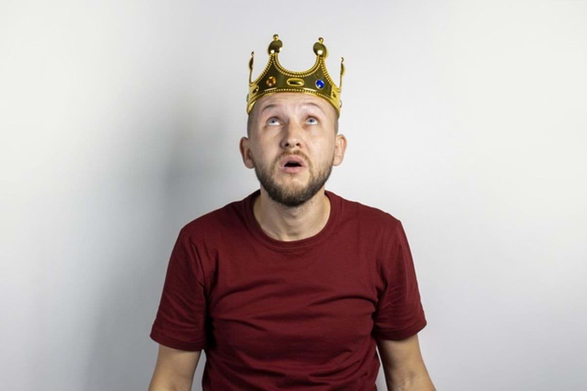 Plastik Kral Tacı Altın Renk Yetişkin Boy 55 cm resmi