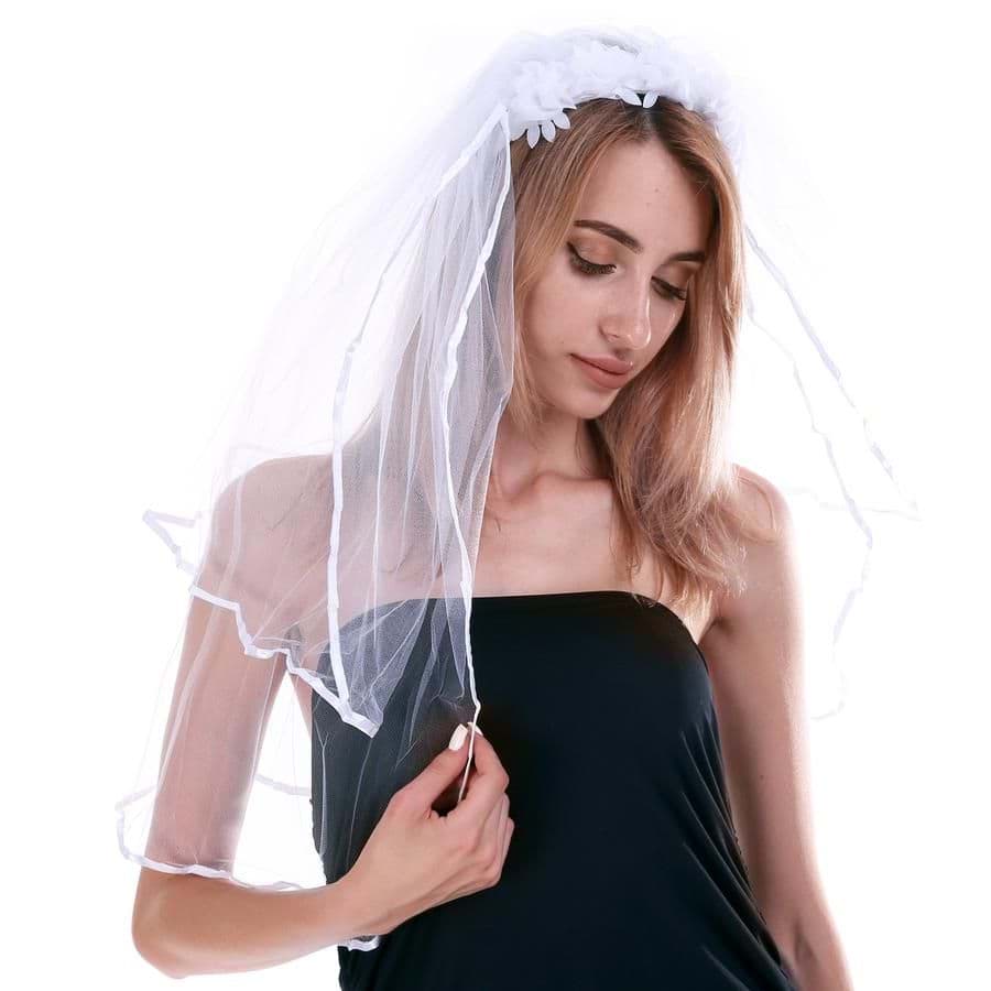 Uzun Duvaklı Üstü Beyaz Çiçekli Parti Tacı resmi