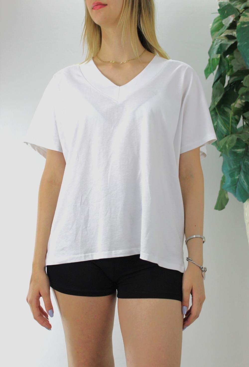 Geniş V yaka Tişört Beyaz - 1090.35 resmi